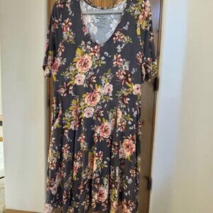 NWOT Torrid (2X) pocketed super soft knit short sleeve floral mini dress